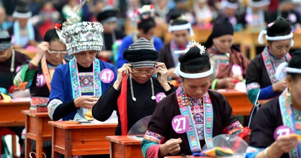 Contestants participate in embroidery contest, S. China
