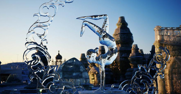 Ice sculptures in NE China begin to melt 