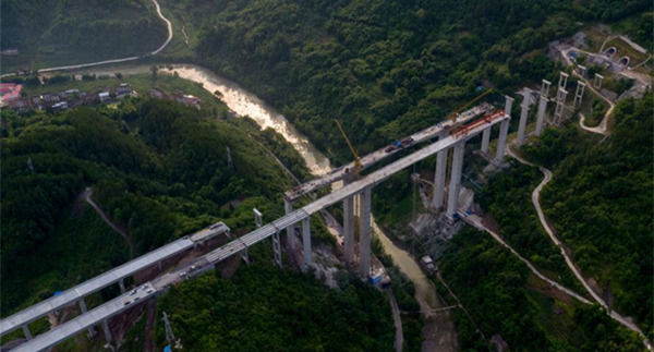 Chongqing section of Wanzhou-Lichuan highway under construction