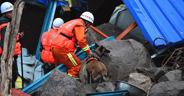 Rescuers search for signs of life at landslide site in SE China 