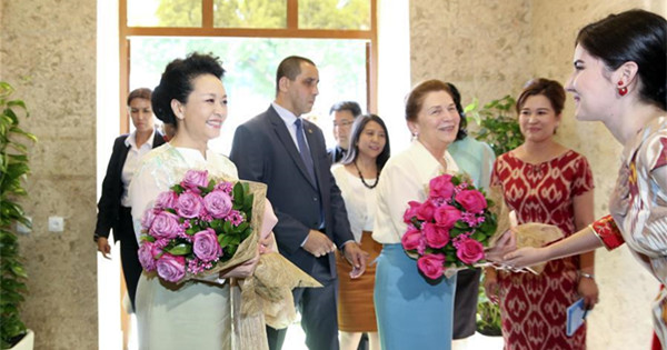 Peng visits Confucius Institute in Tashkent, Uzbekistan