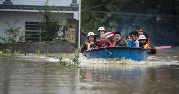 One dead,three missing after dike breach in central China