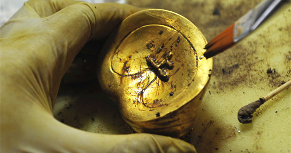 Gold relics found in Western Han tomb 