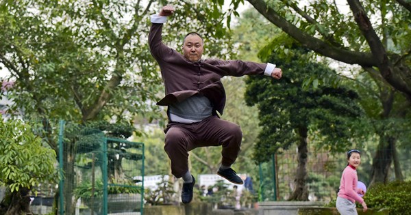 Gold medal winner performs Tai Chi stunt