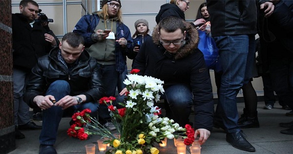 Russian people mourn victims of explosion in St. Petersburg