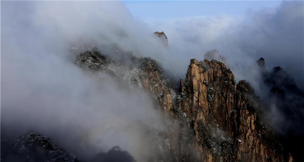 Sea of clouds at Huangshan Mountain in Anhui