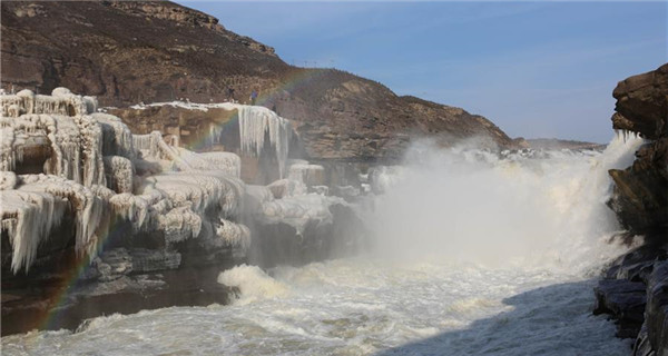 Icicles at Hukou waterfall on Yellow River