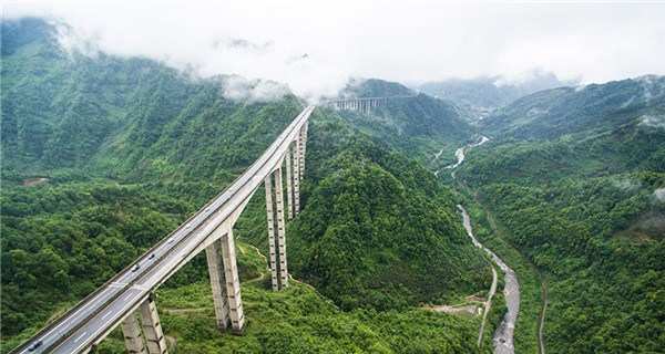Spectacular bridge with one of the tallest piers in the world