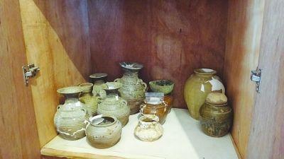 Potteries of the Han Dynasty that unearthed from the tomb group 