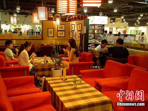 Readers can spend a relaxing time in this Wanbook Store in Xi'an