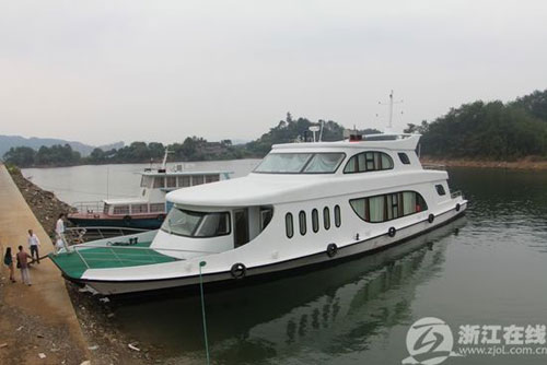 Many doubt the yachi would be used for leisure by governmental officials and worry about the potential abuse of municipal revenue.