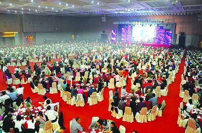 On Sunday evening, a banquet for 1,080 elderly across the country was held in Nanjing.