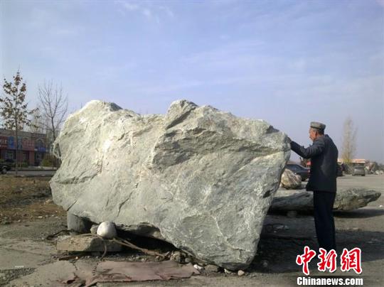 The translucent and vivid green stone was first spotted on a local mountain and has since stirred the curiosity of many jade hobbyists