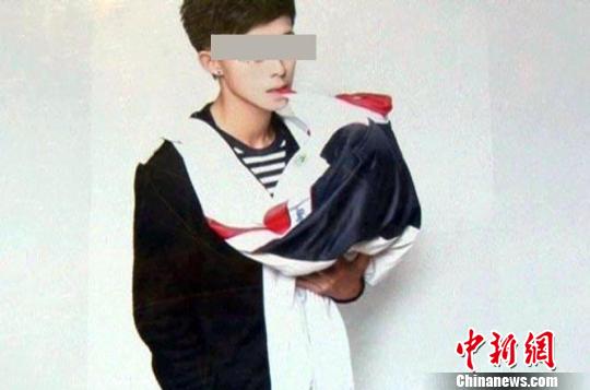 The racy photos of student models