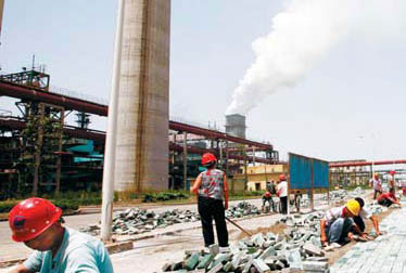 The production area of a coking coal enterprise in Huaibei, Anhui province. Experts say the main targets of carbon taxes will be large users of coal, crude oil and natural gas. [China Daily]