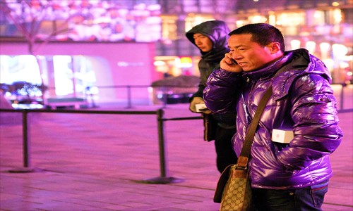 Sanlitun Apple Store is constantly plagued by scalpers. Photo: Guo Yingguang/GT 