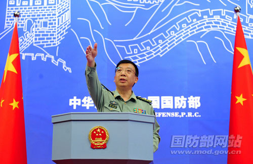 Defense Ministry spokesman Geng Yansheng hosts the ministry's second regular press conference in Beijing, May 25, 2011. [Photo/China Daily, mod.gov.cn]