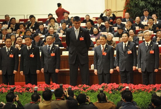 Yao Ming, together with another six newly elected members of the standing committee of Shanghai's political advisory body, poses for a photograph after the organ's annual session concluded on Sunday. 