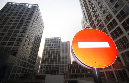 China faces challenges in balancing inflationary pressure with stable economic growth this year, said a statistics official on Monday in an article. [CFP]