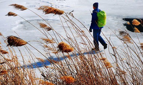 Travelers who come in winter usually take a long walk along the banks of the White River. Photo: likefar.com