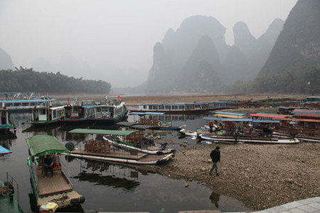 Rafts scattered at a harbor in Xingping township, the Guangxi Zhuang autonomous region, January, 2012. [Photo/China Daily]