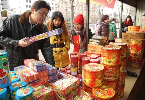 Residents buy fireworks at a store in Guangshun North Road in Beijing on Friday. [Photo/China Daily]