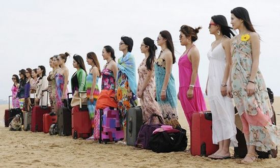 The contestants gather at the beach as they wait for the beginning of a training session for female bodyguards in Sanya, Hainan province, Jan 8, 2012. (China Daily)