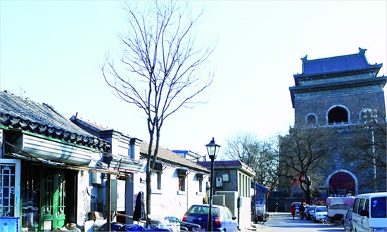 The Bell Tower seen from Zhonglouwan Hutong Thursday. The alley is one of the many in the Drum and Bell Tower area facing an uncertain fate as authorities present its city revamping plans. (Photo: Guo Yingguang/GT)