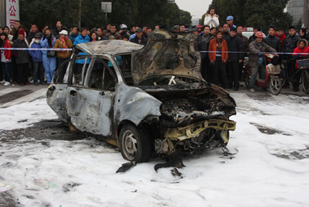 accident fatal shanghai death crash well china trapped wrecked burned passengers saturday inside were cars two ecns cn limit driver