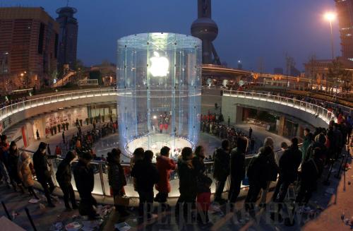 The long queue: a large number of Apple fans queue in line at the Lujiazui Apple Store in Shanghai on January 13, 2012, wanting to be the first to get the iPhone 4S to be released in the Chinese market.