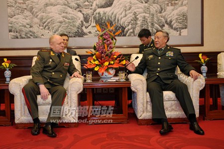 Gen. Chen Bingde (R), member of the Central Military Commission (CMC) and chief of general staff of the Chinese Peoples Liberation Army (PLA), holds talks with Gen. Serlyukov, the visiting deputy chief of general staff of the Armed Forces of the Russian