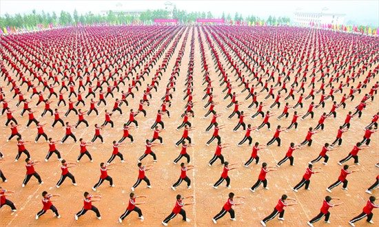 Six thousand students practice kung fu at a school in Dengfeng, Henan Province on August 23, 2009. Photo: CFP