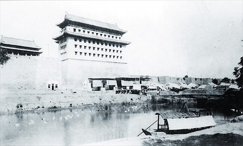 <p style=border-style: initial; border-color: initial; line-height: 23px; text-align: center;><strong>Xuanwumen (1285-1965)</strong></p>  <p style=border-style: initial; border-color: initial; line-height: 23px;>This is a gate with a very different history and feel. From the Yuan Dynasty (1279-1368) until the end of the Qing Dynasty, those who received capital punishment were often taken across the gate to Caishikou, where the execution ground was located. On Xuanwumen there used to be a poster saying Too late to regret! to those condemned criminals.</p>