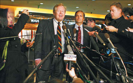 Robert King, US Special envoy on human rights in the Democratic Republic of Korea, meets with journalists at a hotel in Beijing on Wednesday. The two sides are scheduled to meet again on Thursday. [Zhu Xingxin / China Daily]