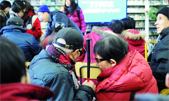 Civil servants will not be allowed to take posts in charity organizations in a bid to ensure the non-governmental and voluntary nature of social groupings, according to the Beijing Civil Affairs Bureau Monday.
