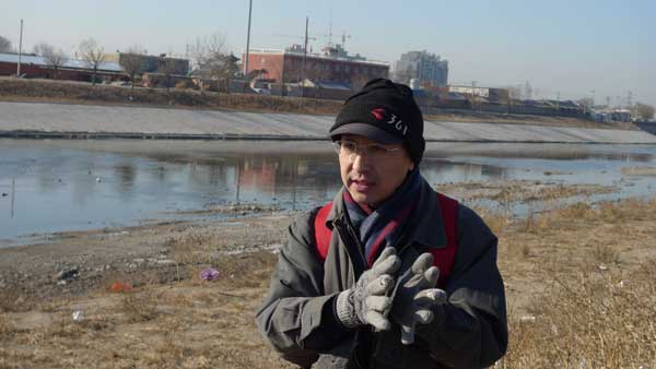 Zhang Junfeng, a 49-year-old Beijing resident, has been hiking along the rivers, ravines and reservoirs in the capital every Saturday since 2007 to monitor the water quality. Xu Wei / China Daily 