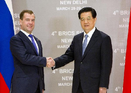 Chinese President Hu Jintao (R) meets with his Russian counterpart Dmitry Medvedev in New Delhi, capital of India, March 28, 2012. (Xinhua/Huang Jingwen)
