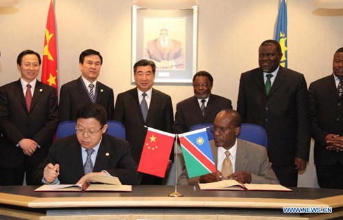 Chinese Vice Premier Hui Liangyu (3rd L back) and Namibian Deputy Prime Minister Marco Hausiku (3rd R back) 