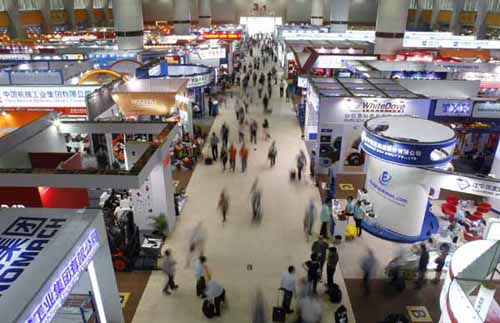 The 111th Canton Fair opens on April 15, 2012.[Photo/Xinhua]