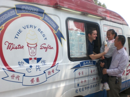 Turner Sparks operates an ice cream truck on the streets of Suzhou, Jiangsu province. [Provided to China Daily]