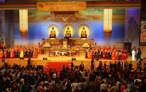 The Third World Buddhist Forum opens with more than 1,000 monks and scholars from over 50 countries and regions discussing the role of Buddhism, Hong Kong, April 26, 2012. [Photo: Xinhua]