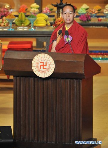 The 11th Panchen Lama Bainqen Erdini Qoigyijabu delivers a keynote speech at the Third World Buddhist Forum in Hong Kong, South China, April 26, 2012. [Photo: Xinhua]