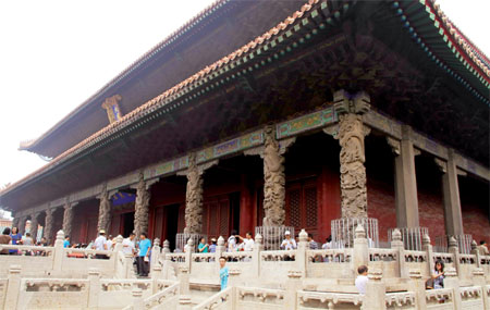 The Confucius Temple in Qufu, Shandong province, attracts a steady flow of tourists every day. Photos by Wang Qian / China Daily