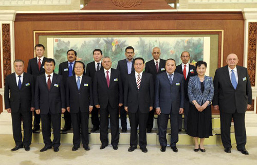 Li Changchun (4th R, Front), a member of the Standing Committee of the Political Bureau of the Communist Party of China (CPC) Central Committee, poses for group photo with heads of the delegations to the 9th meeting that groups culture ministers or representatives from Shanghai Cooperation Organization (SCO) member states, observer states, dialogue partners, the guest state of Afghanistan and the SCO secretariat in Beijing, capital of China, June 5, 2012. (Xinhua/Zhang Duo)