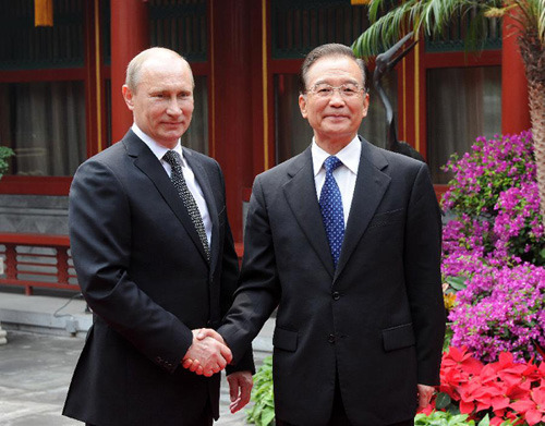 Chinese Premier Wen Jiabao (R) shakes hands with Russian President Vladimir Putin in Beijing, capital of China, June 6, 2012. Putin is here for a visit to China and he is scheduled to attend the 12th Meeting of the Council of Heads of Member States of the