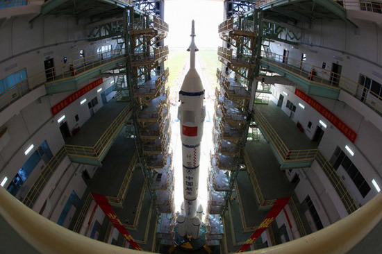 Shenzhou-IX manned spacecraft and its carrier rocket, the Long March-2F, have been moved to the launch platform at the Jiuquan Satellite Launch Center in Northwest China, June 9, 2012. [Photo/Xinhua]