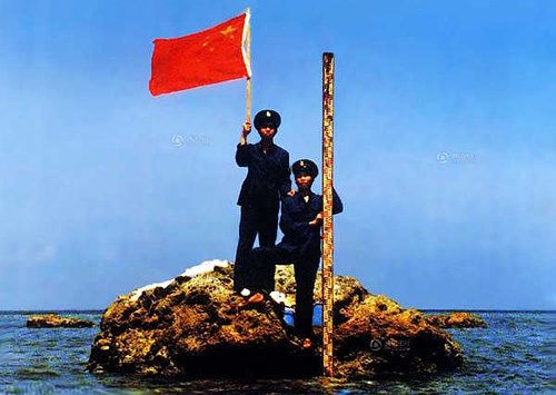 (Figure 6: China’s Ocean Expedition Team Conducting a Survey at Huangyan Island)