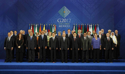 Leaders of the G20 pose for a group photograph at the G20 Summit in Los Cabos June 18, 2012. G20 leaders will kick off two days of meetings in the Pacific resort of Los Cabos on Monday. [Photo/Agencies]