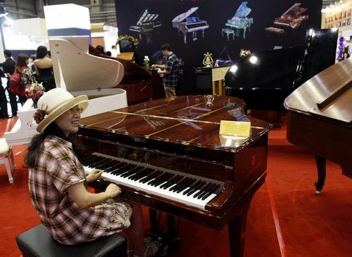 A visitor plays the piano. [Photo/China Daily]