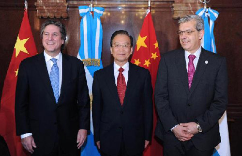 Chinese Premier Wen Jiabao (C) meets with Argentine Vice President and speaker of the Senate Amado Boudou (L) and Julian Dominguez, speaker of Argentina's lower house, in Buenos Aires, capital of Argentina, June 25, 2012. (Xinhua/Zhang Duo)